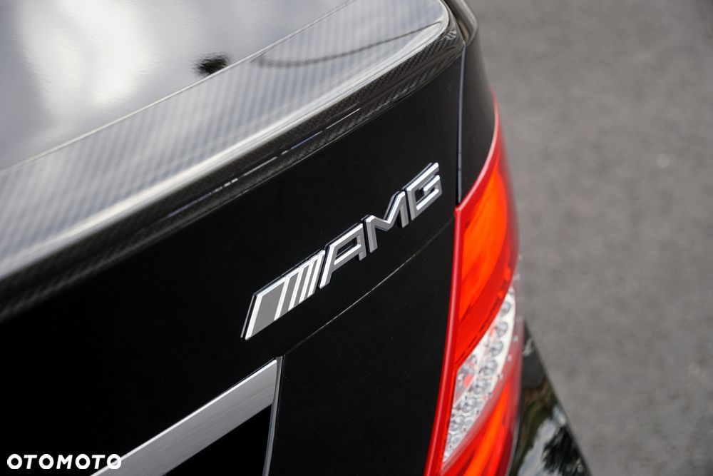 Mercedes-Benz Klasa C 63 AMG - 17