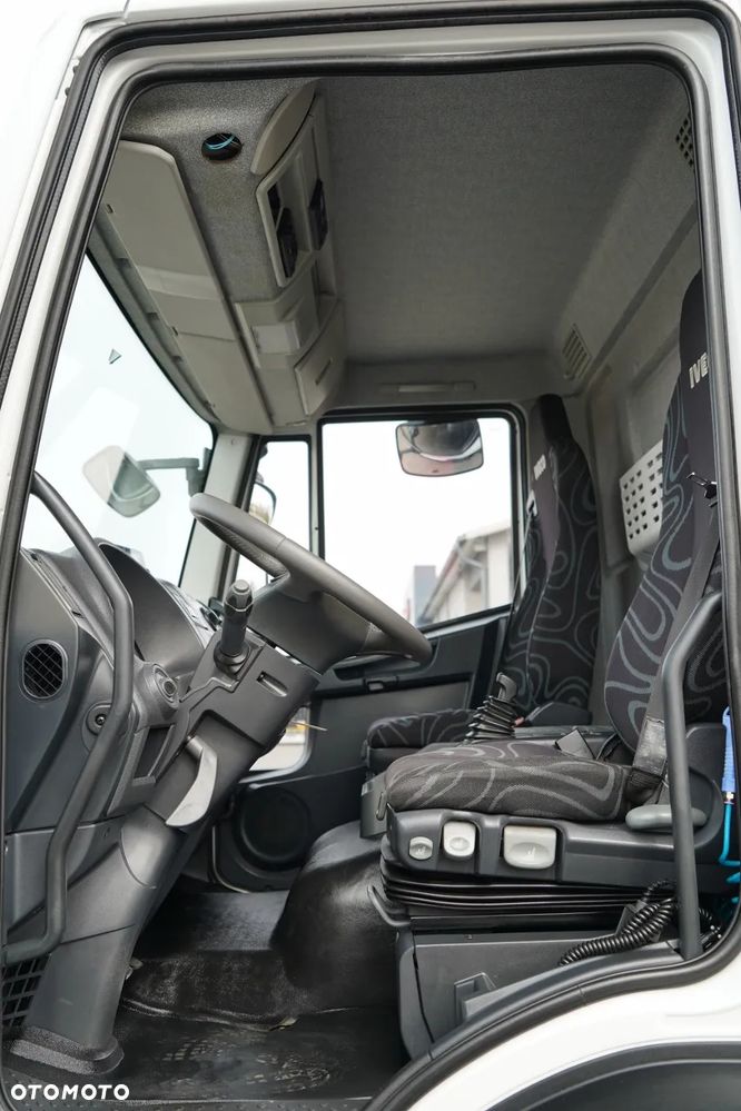 Iveco 180E25 / 4X2 / SKRZYNIOWY 7,5m + HDS HYVA HB150X MAX UDŹWIG 5 200KG / STEROWNIE RADIOWE  / ROTATOR / AUTOMAT - 23