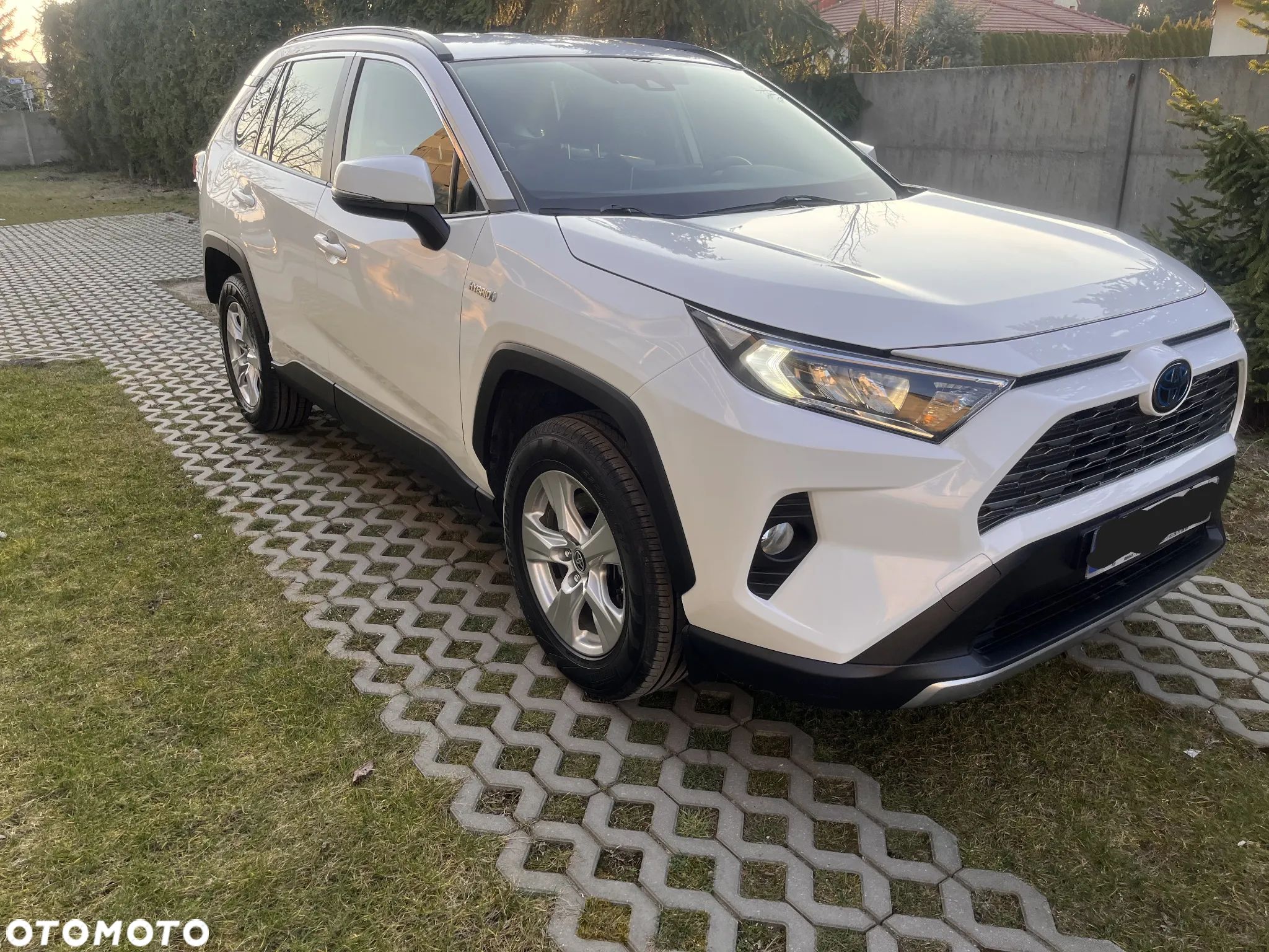 Toyota RAV4 - 1