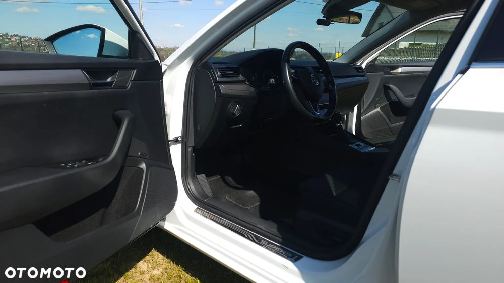 Skoda Superb 2.0 TDI Style DSG - 10