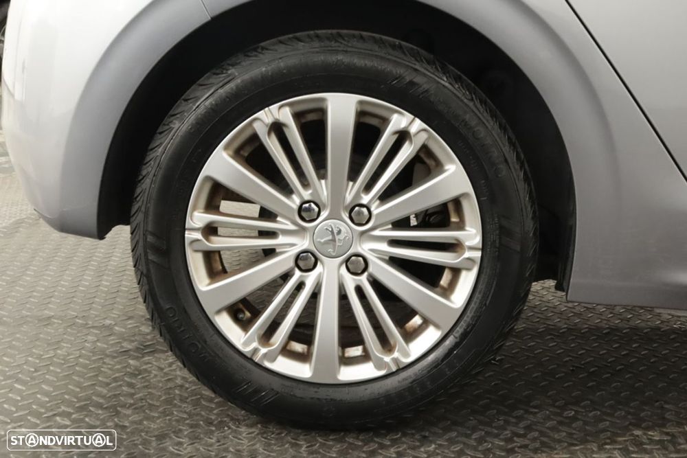 Peugeot 208 1.2 PureTech Signature - 5
