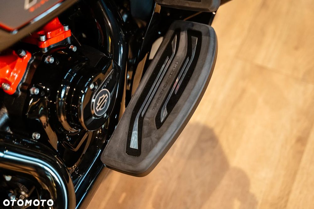 Harley-Davidson CVO Street Glide - 24