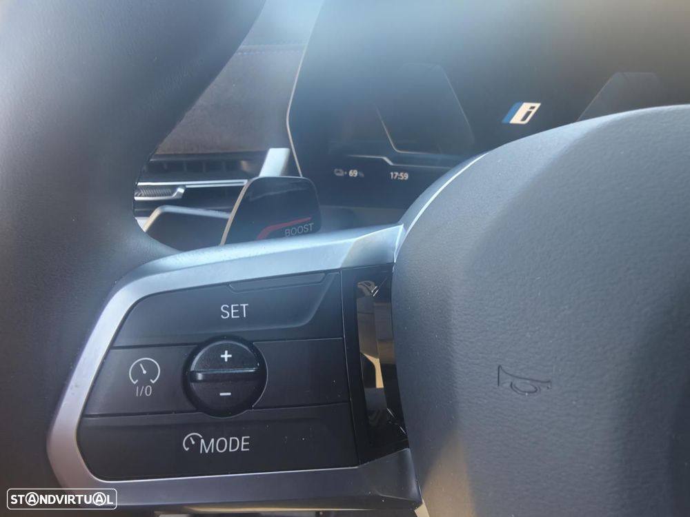 BMW iX2 eDrive20 Pack Desportivo M - 32
