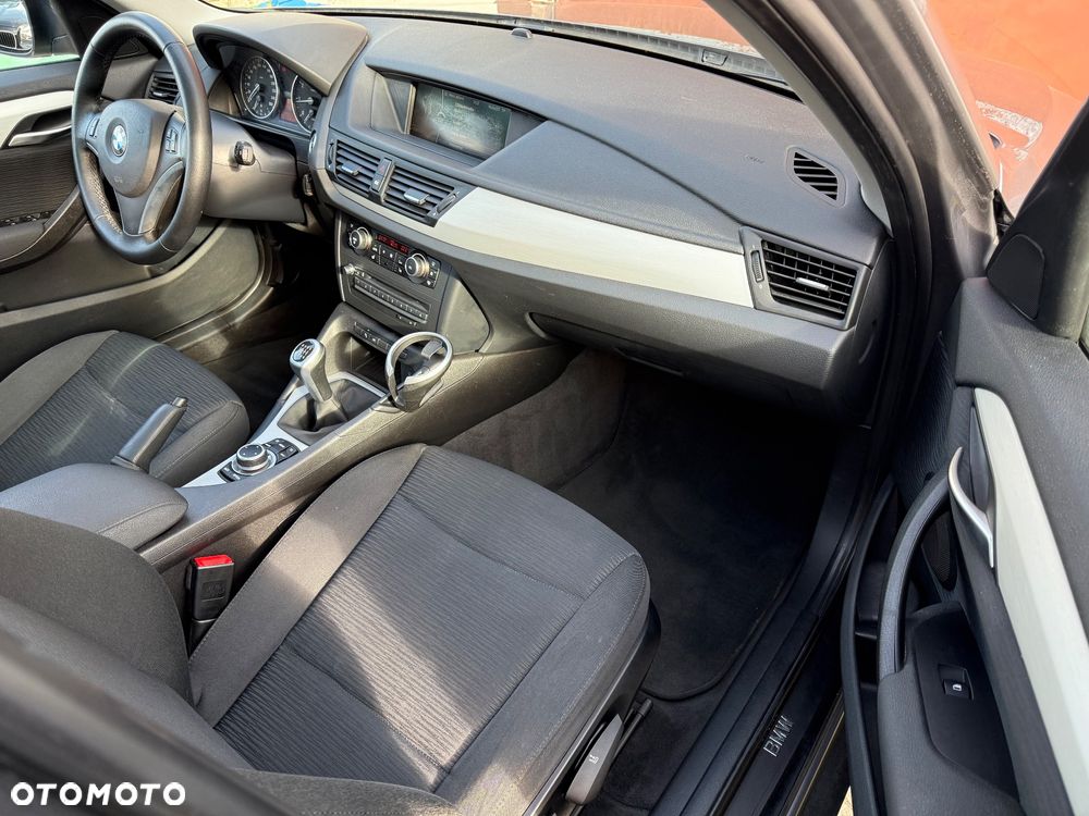 BMW X1 sDrive18i - 12