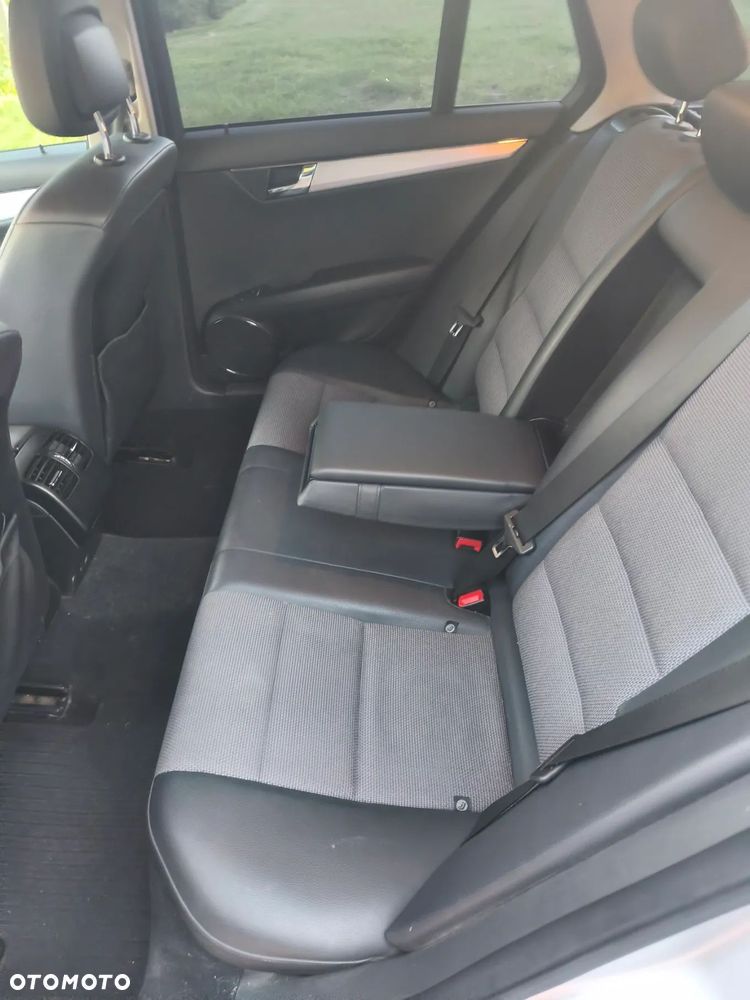 Mercedes-Benz Klasa C 200 CGI Automatik BlueEFFICIENCY Avantgarde - 3