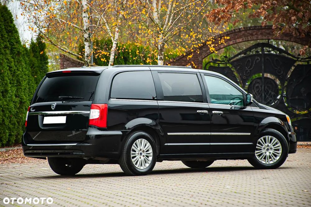 Lancia Voyager 3.6 Platinum - 11