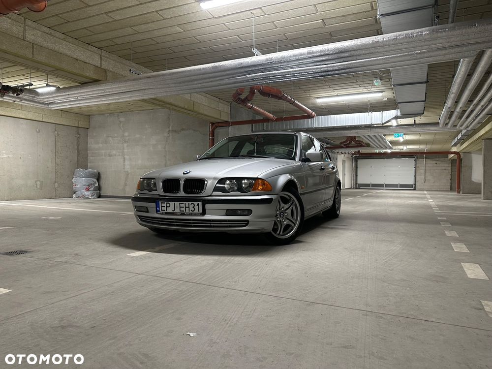 BMW Seria 3 318i - 1