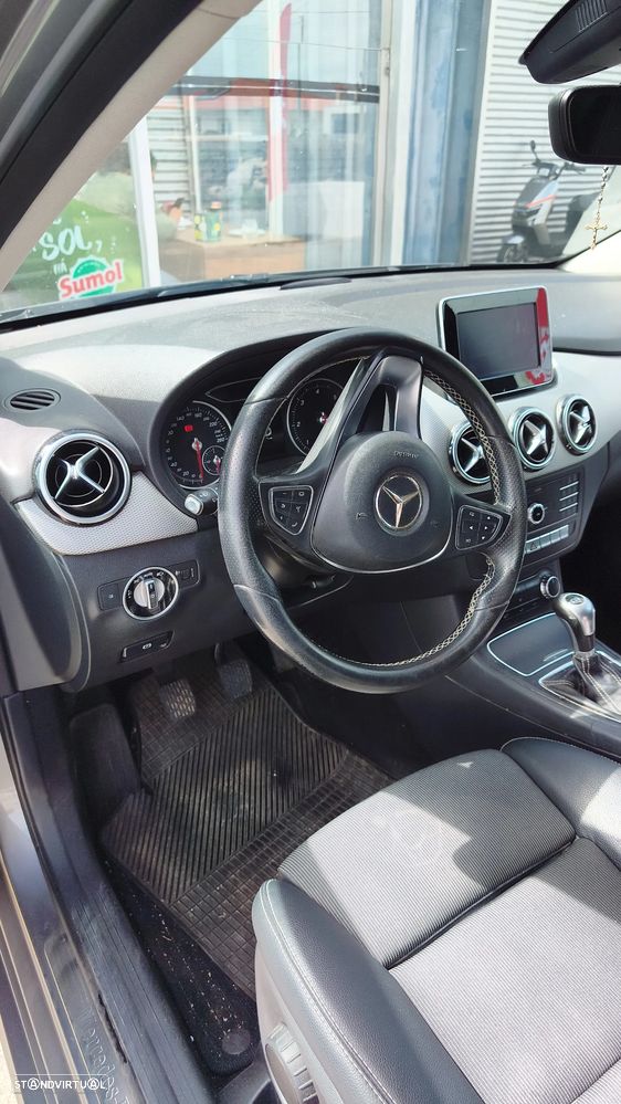 Mercedes-Benz B 180