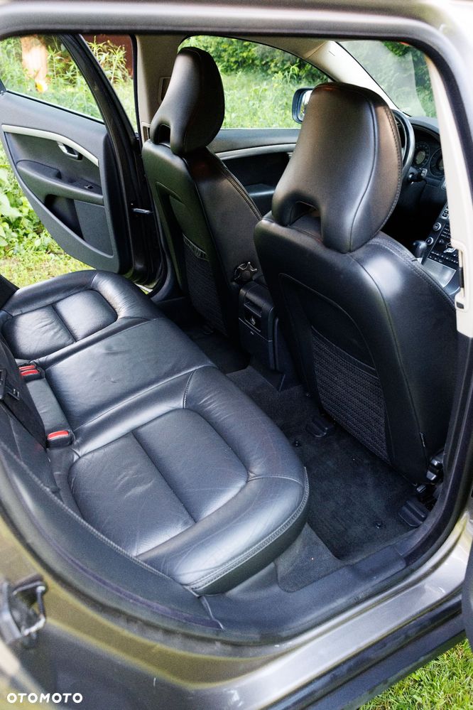 Volvo XC 70 2.4D AWD Momentum - 23