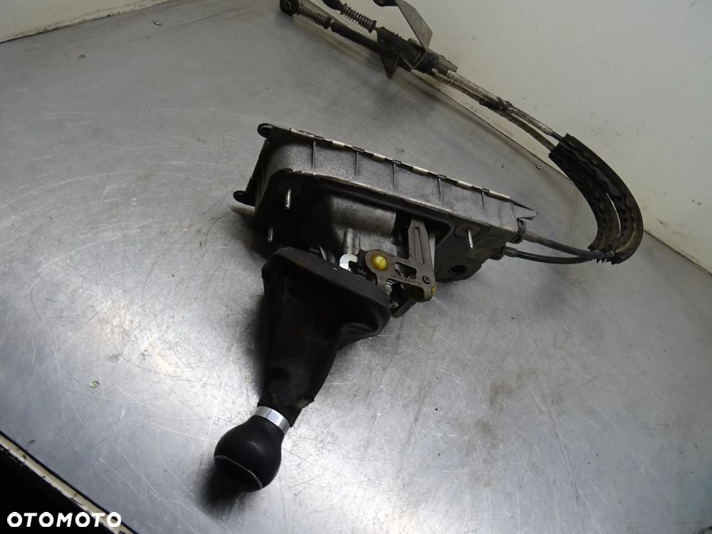 VW GOLF V HB 5D 1.9TDI LEWAREK WYBIERAK BIEGÓW 1K0711061A 1K0711049AS - 6