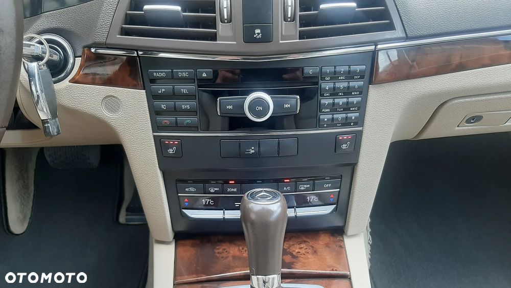 Mercedes-Benz Klasa E 250 CGI BlueEFFICIENCY Automatik Avantgarde - 24