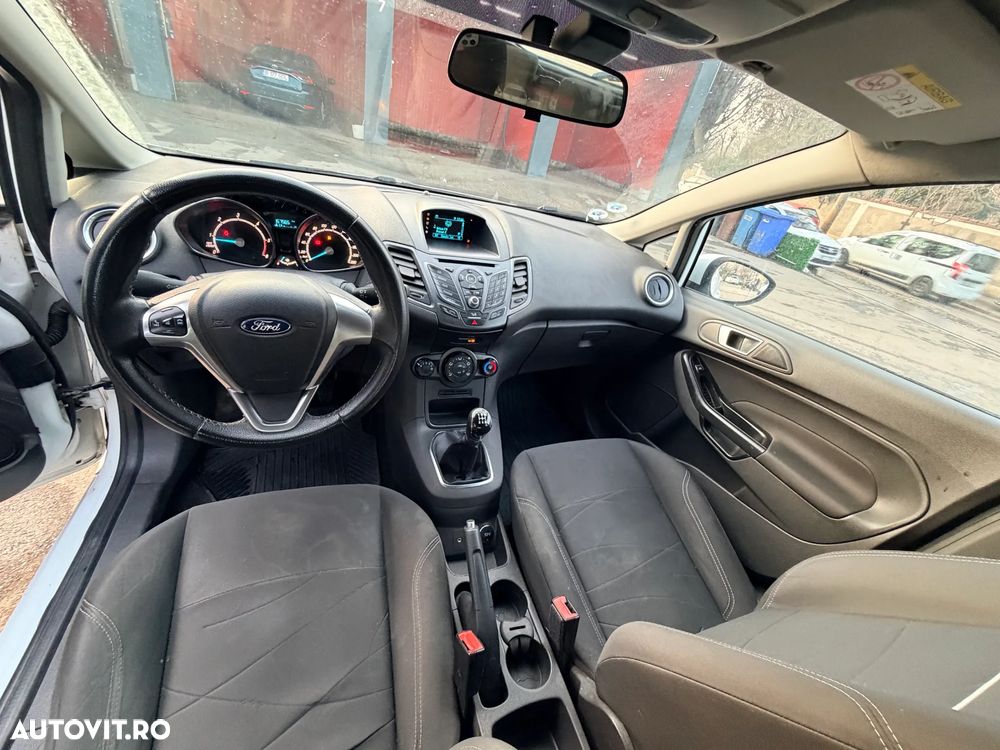 Ford Fiesta - 12