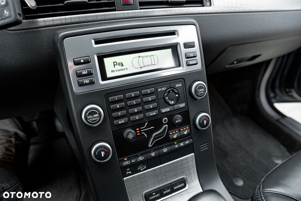Volvo XC 70 D5 AWD Momentum - 32