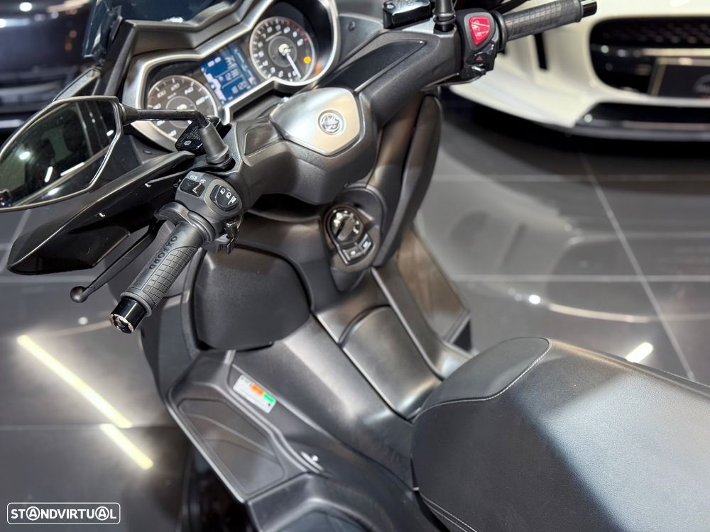 Yamaha X-Max - 12