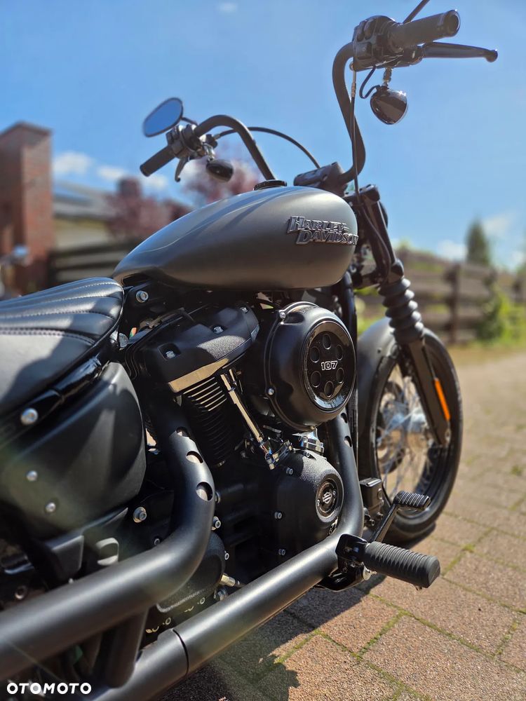 Harley-Davidson Softail Street Bob - 5