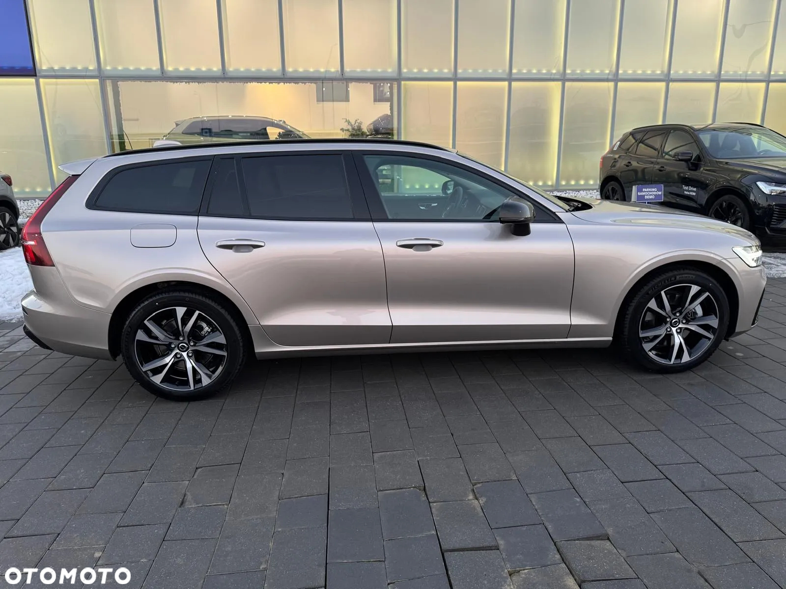 Volvo V60 B4 B Plus Dark - 8