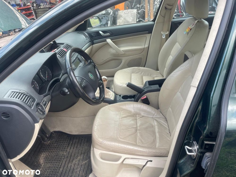 Komplet foteli z boczkami skóra Skoda Octavia 2 HB