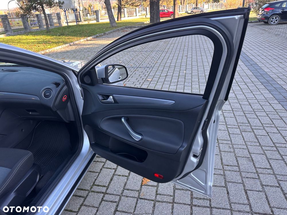 Ford Mondeo 1.6 TDCi Ambiente - 24