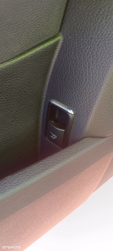 Mercedes-Benz Klasa E 220 CDI 7G-TRONIC - 23
