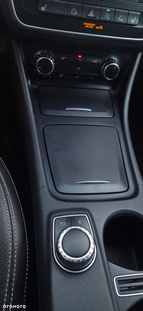 Mercedes-Benz GLA 250 7G-DCT StreetStyle - 24