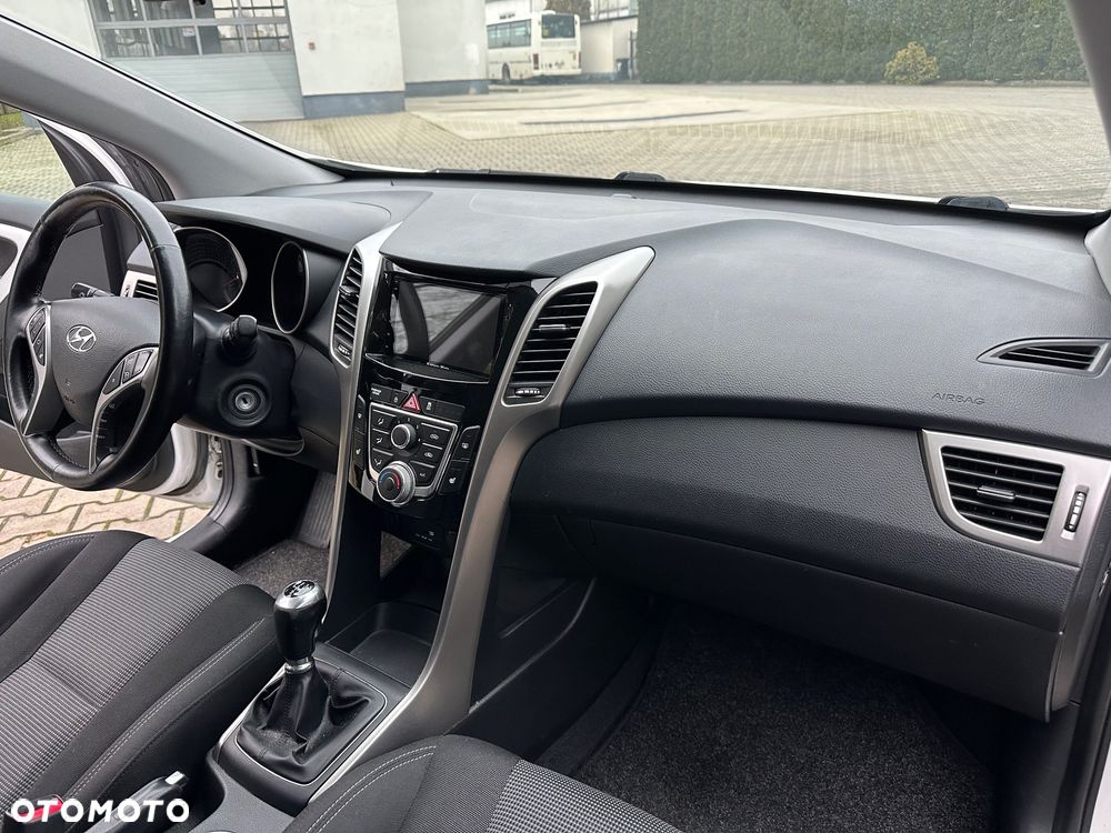 Hyundai i30 blue 1.6 GDI Passion - 16