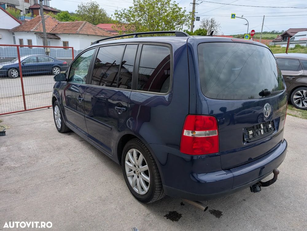 Volkswagen Touran - 10