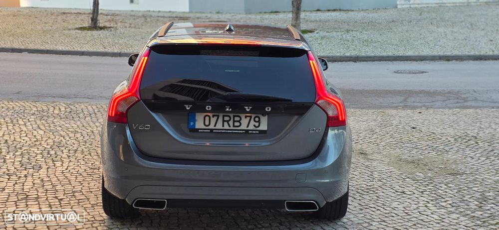 Volvo V60 2.0 D4 Momentum Geartronic - 7