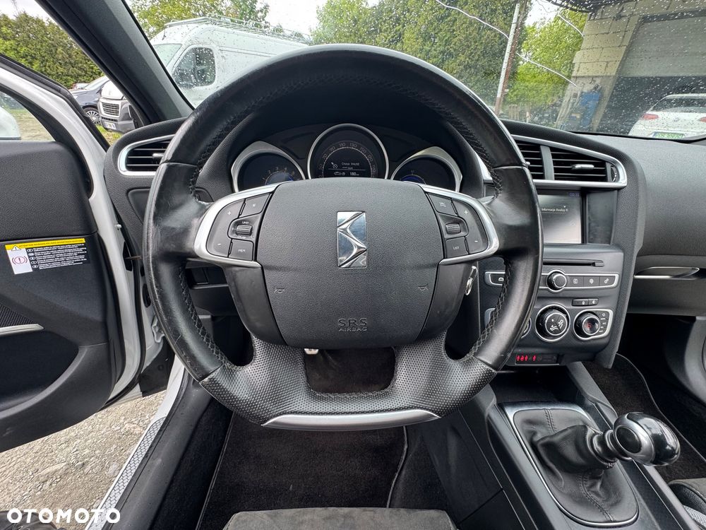Citroën DS4 BlueHDi 150 S&S SoChic - 17