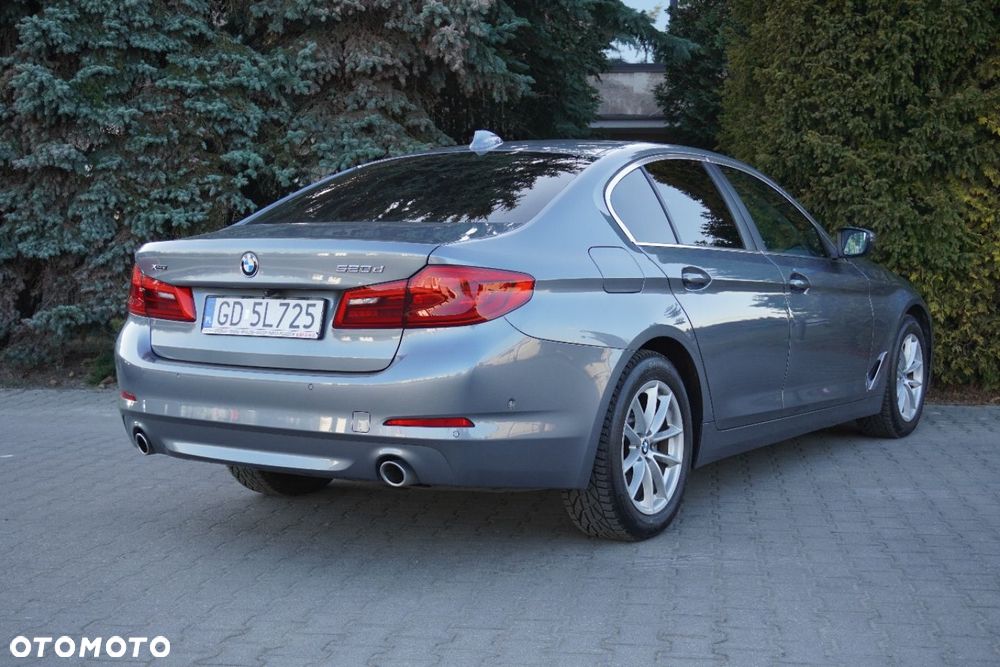 BMW Seria 5 520d xDrive - 6