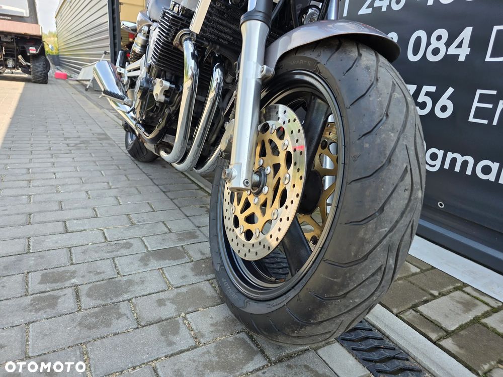 Yamaha XJR - 25