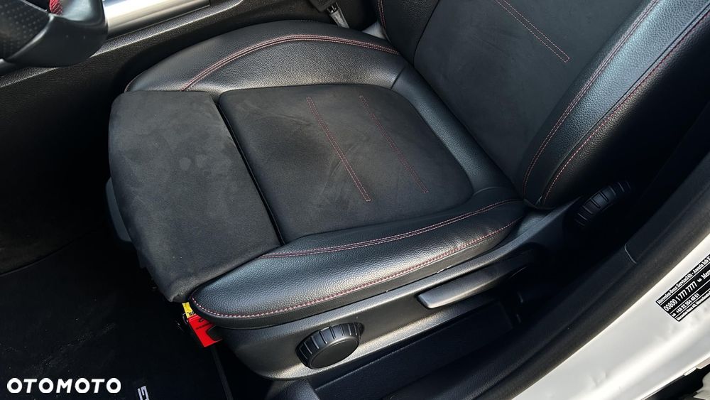 Mercedes-Benz GLA - 13