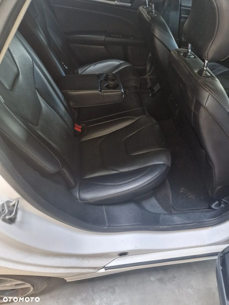 Ford Fusion - 4