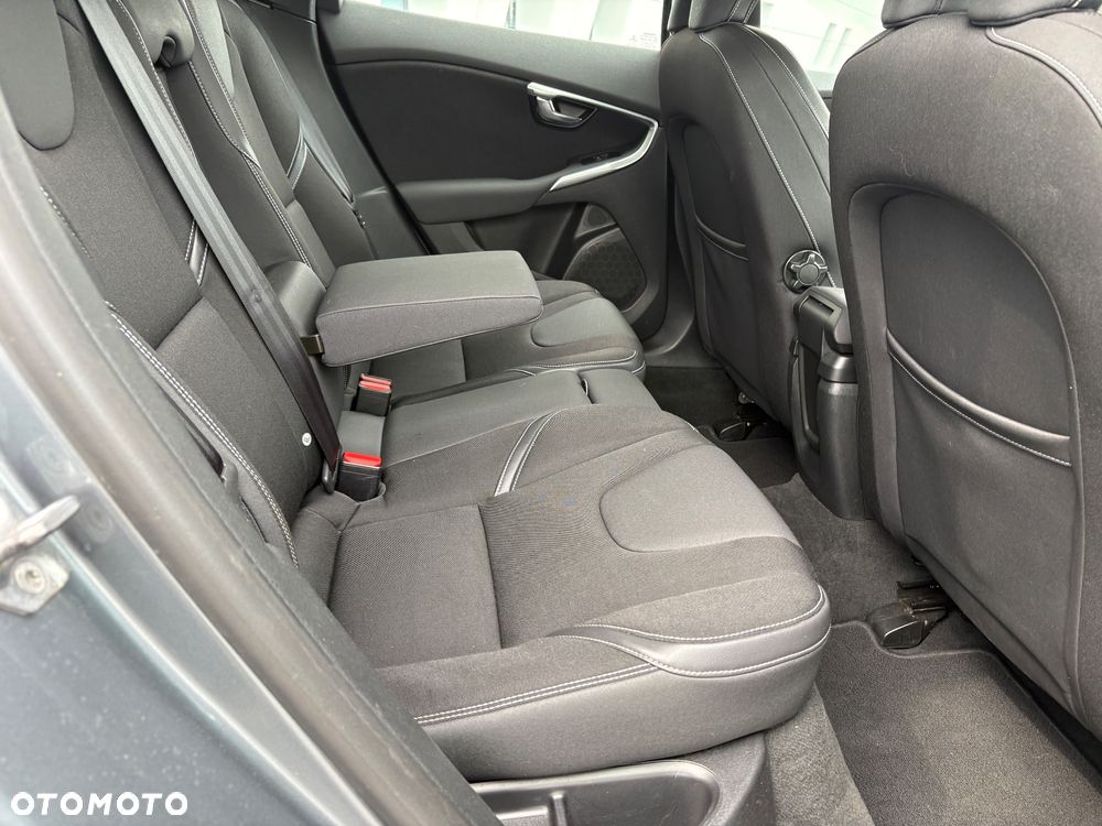 Volvo V40 D2 Momentum - 24