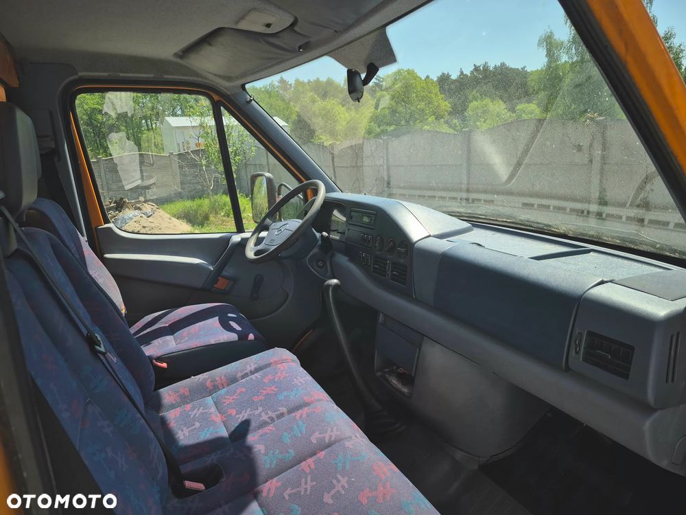 Mercedes-Benz Sprinter - 15