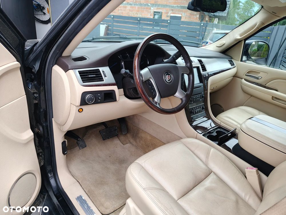 Cadillac Escalade - 14