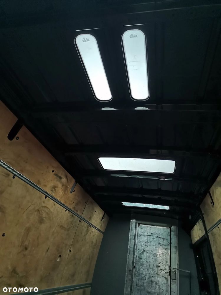 Mercedes-Benz Sprinter - 4