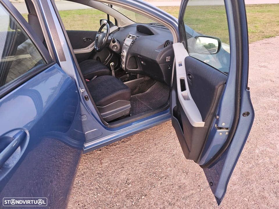 Toyota Yaris 1.4 D-4D Sol - 4