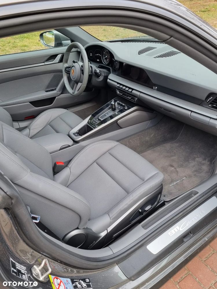 Porsche 911 Carrera - 10