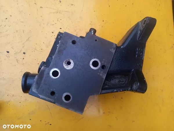 Rozdzielacz zawór podpora sekcji hydraulicznych New Holland TM190 - 2