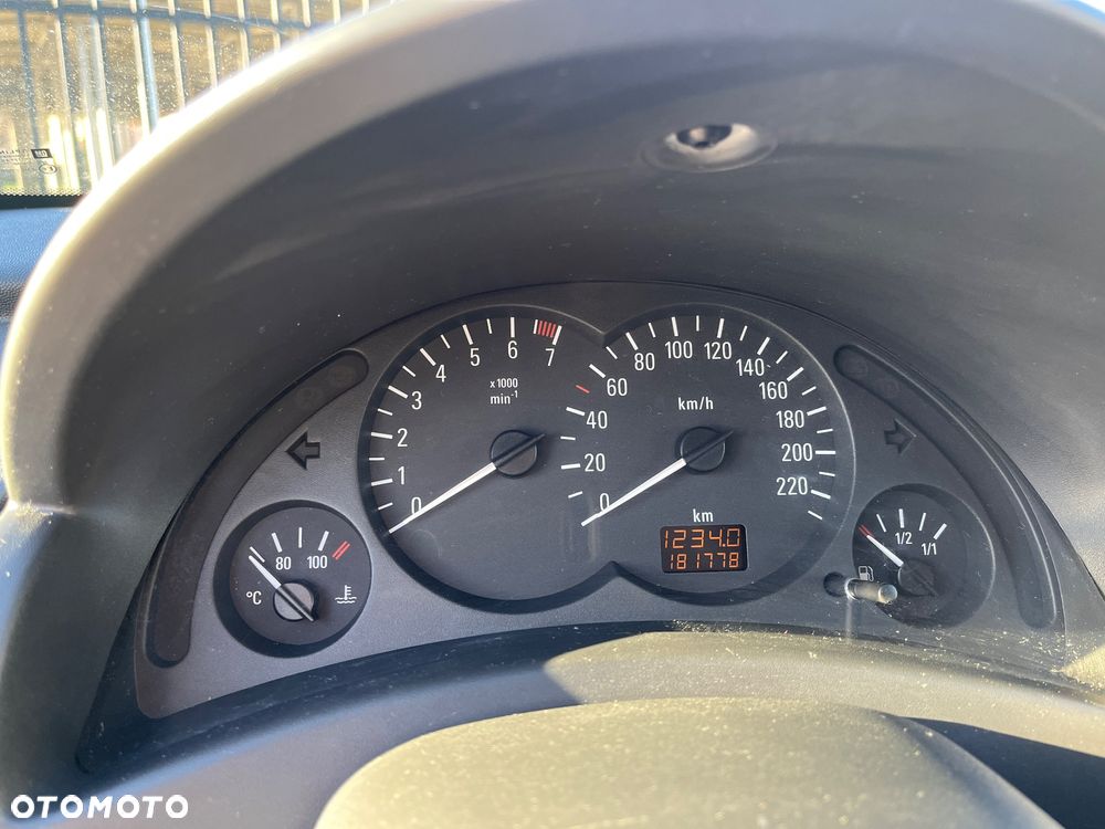 Opel Corsa 1.2 16V Comfort - 9