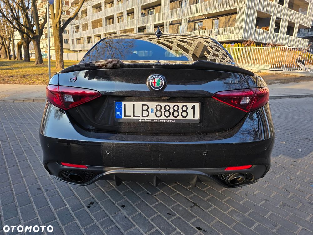 Alfa Romeo Giulia 2.0 Turbo 16V AT8-Q4 Estrema - 30