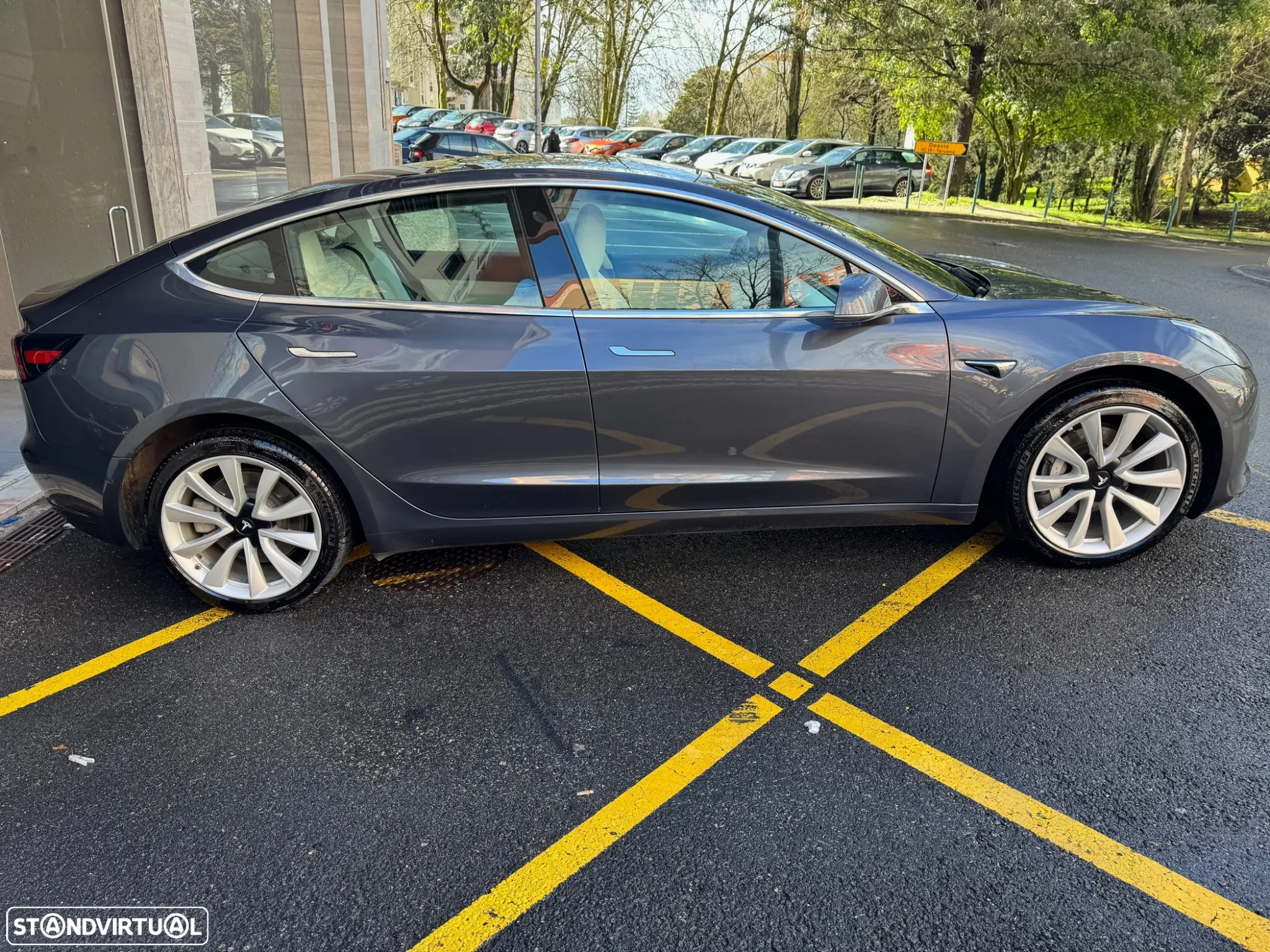 Tesla Model 3 Standard Range Plus RWD - 4