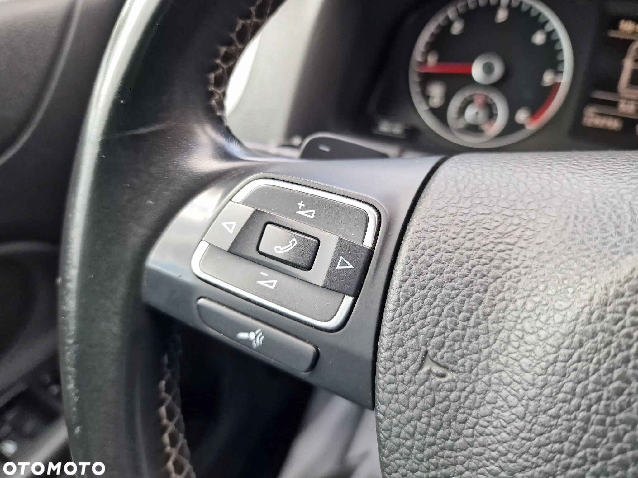 Volkswagen Golf Plus 1.6 TDI BlueMot Comfortline DSG - 27
