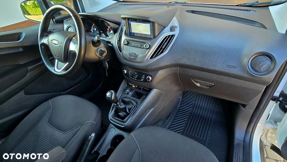 Ford Transit Courier - 21