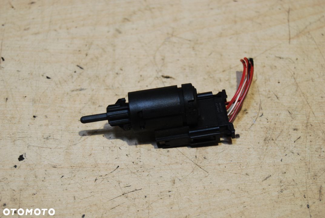 CZUJNIK STOP 3B0945511C AUDI A6 C6 A3 8P - 1