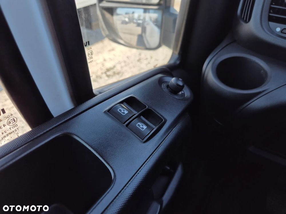 Iveco Daily 35S14, Brygadówka 7-os, skrzynia 3,42m x 2,07m, klimatyzacja, HAK - 3.5T - 8