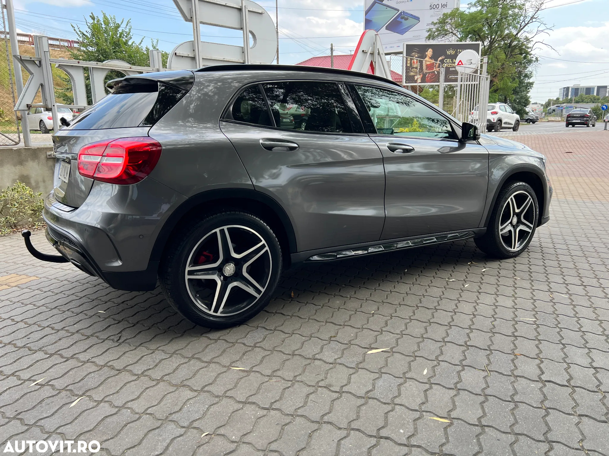 Mercedes-Benz GLA 200 d - 14
