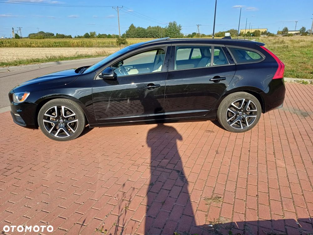 Volvo V60 T5 Drive-E Dynamic Edition (Momentum) - 1