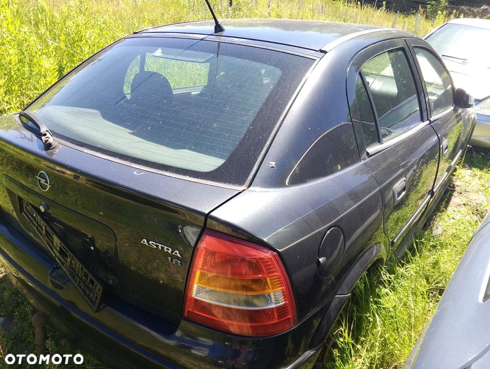 Opel Astra G (98-09r.) 1.6 B 74KM. Silnik X16SZR Skrzynia MG4 lakier 81L. Cały na części. GWARANCJA !!!  Przód Tył Zestaw Komplet Drzwi Klapa Zderzak Błotnik Maska Grill Atrapa Szyba Pas Lampa Lusterko Boczki Fotel Kanapa Kokpit Deska Rozdzielcza Przełącznik Włącznik Sterownik Przewody Wiązka Instalacja Moduł Komputer Czujnik Listwa Pompa Alternator Wtryski Głowica Rozrusznik Kompresor Sprzęgło Dwumas Silnik Skrzynia ABS Klimatyzacji Paliwa Wspomagania Kolektor Turbina Przepustnica Zawór Chłodnica Koło Hak Belka Sanki Zawieszenie Mcpherson Półoś Amortyzator Wydech Tłumik Zacisk Most - 2