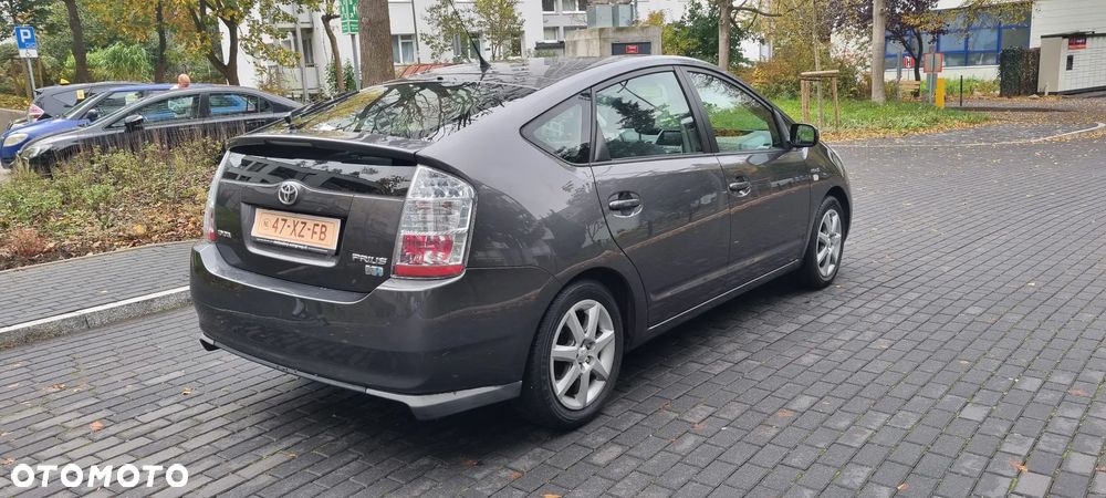 Toyota Prius 1.5 VVT-i Sol - 3